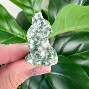 Moss Agate Mini Wolf Carving